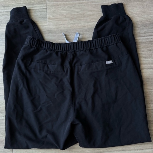 FIGS Black Tansen Jogger Scrub Regular Pants Size Medium - Picture 5 of 9